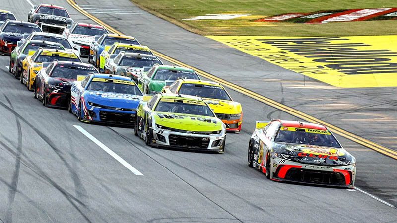 Чейз Бриско совершил впечатляющий финальный рывок в NASCAR Cup после захватывающей гонки в Талладеге
