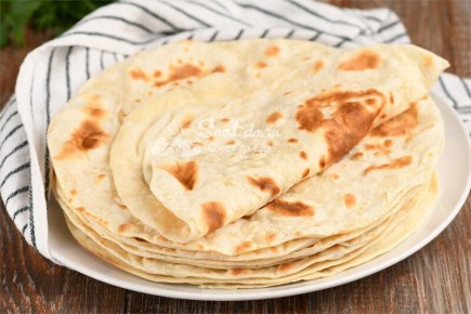 Как быстро и вкусно приготовить тонкий лаваш на сковороде