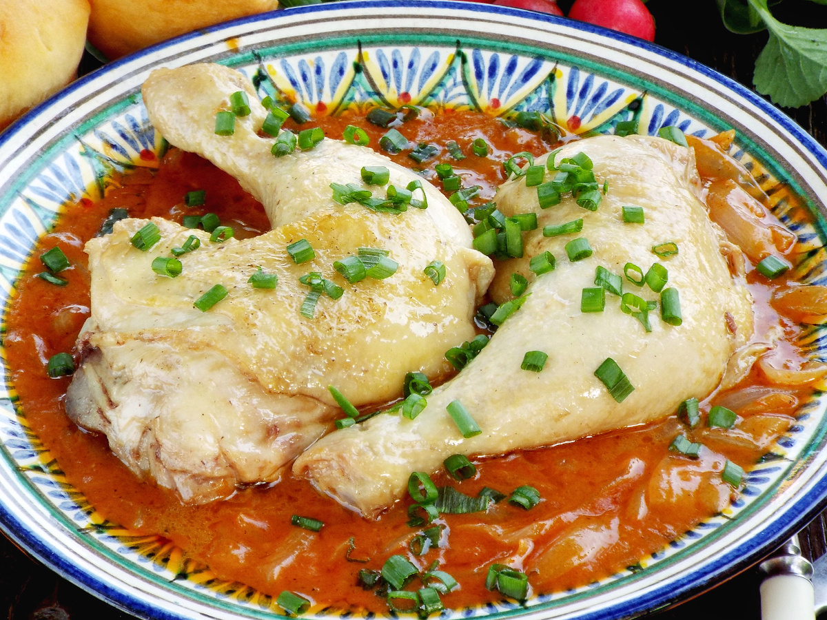 Курица с тремя луковицами: вкус, который способен соперничать с шашлыком