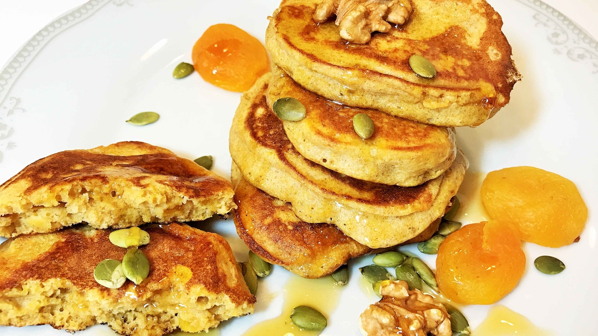 Нежные тыквенные оладьи с курагой: вкусный рецепт для всей семьи