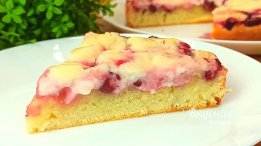 Нежный вишневый пирог со сметанным кремом