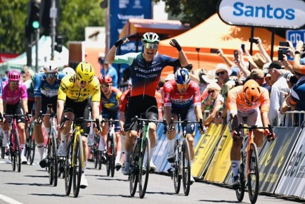 Тобиас Лунд Андресен выходит вперед на первом этапе Tour Down Under