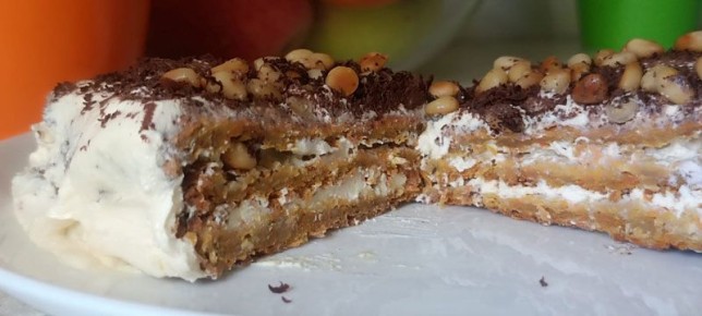 Морковное пирожное с творожным кремом