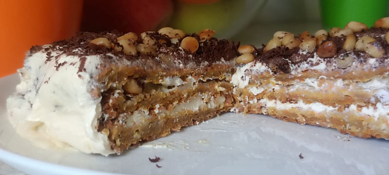 Морковное пирожное с творожным кремом