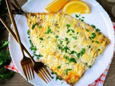 Ароматная запеченная скумбрия под сырной корочкой