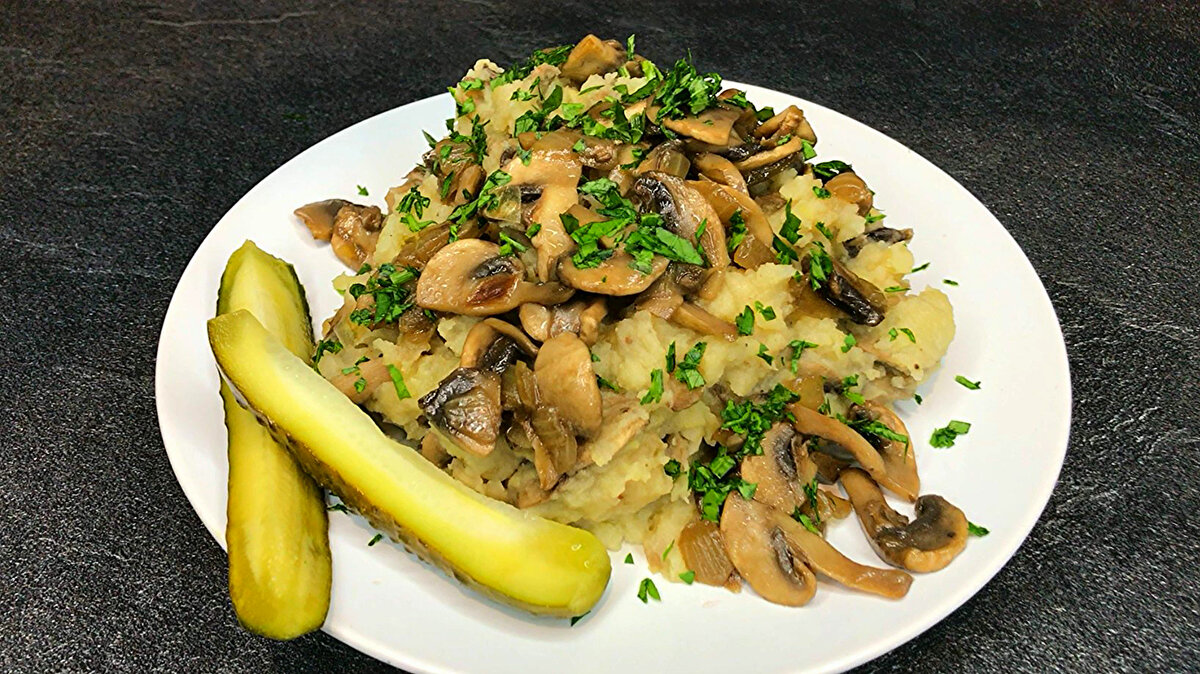 Картофельное пюре с жареными грибами: простой и вкусный рецепт