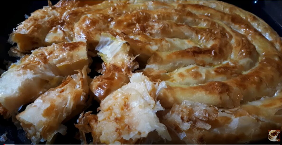 Легкий и быстрый пирог к чаю: рецепт, который покорит сердца