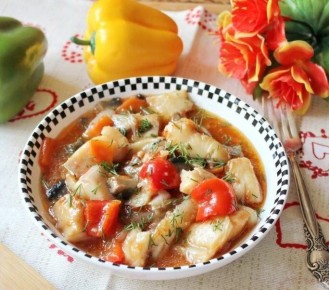 Нежное рыбное соте с грибами и фаршированным перцем