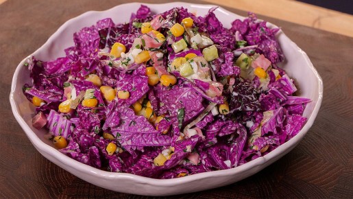 Яркий салат из китайской капусты: идеальная закуска для новогоднего стола