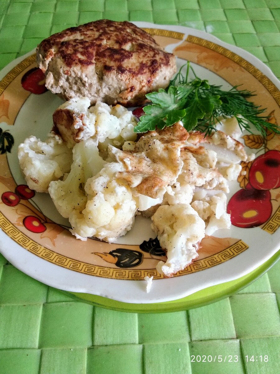 Невероятный гарнир: цветная капуста в кляре с сочными котлетами