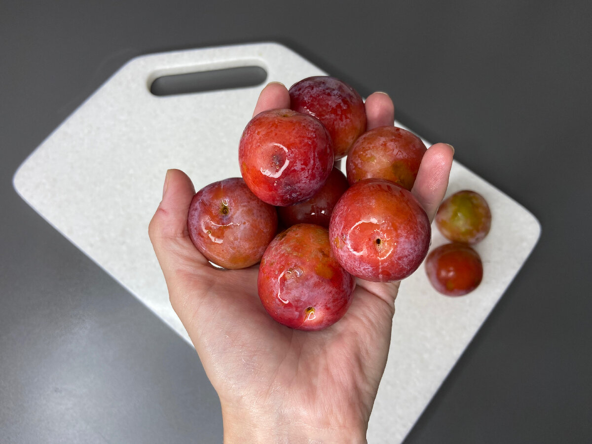 Нежный сливовый пирог: простой десерт для особого случая