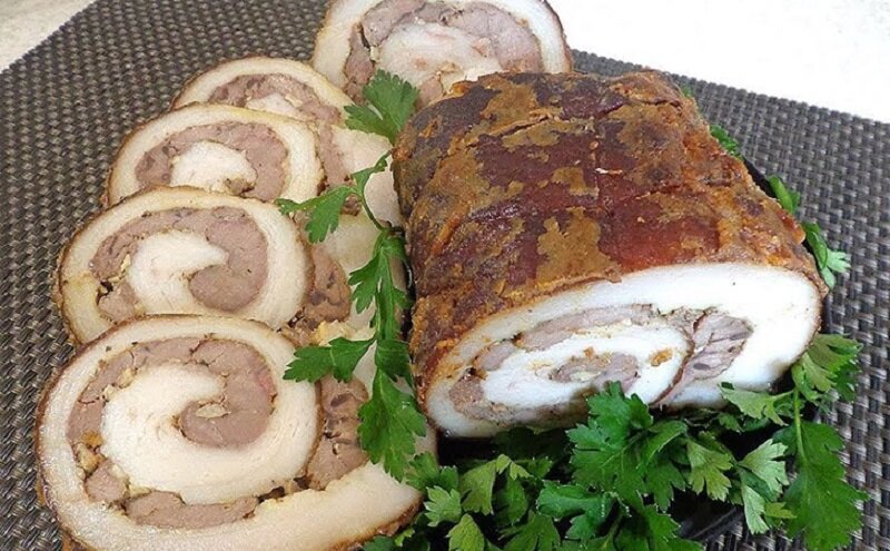 Вкусный домашний рулет из сала: простой рецепт для закусок
