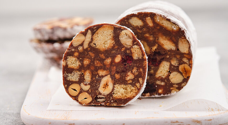 Сравнение итальянской шоколадной салями и нашей шоколадной колбаски