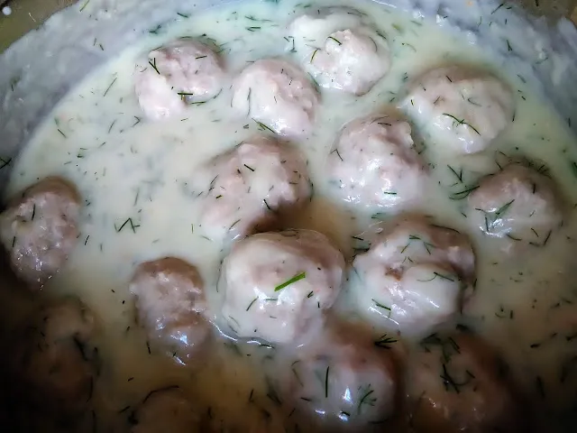 Фрикадельки в сливочном соусе: идеальное сочетание для любого гарнира