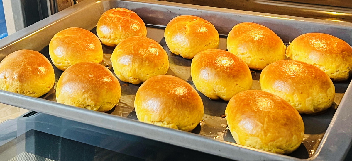 Вкусные пирожки с яблоками: творожная выпечка, покорившая сердца