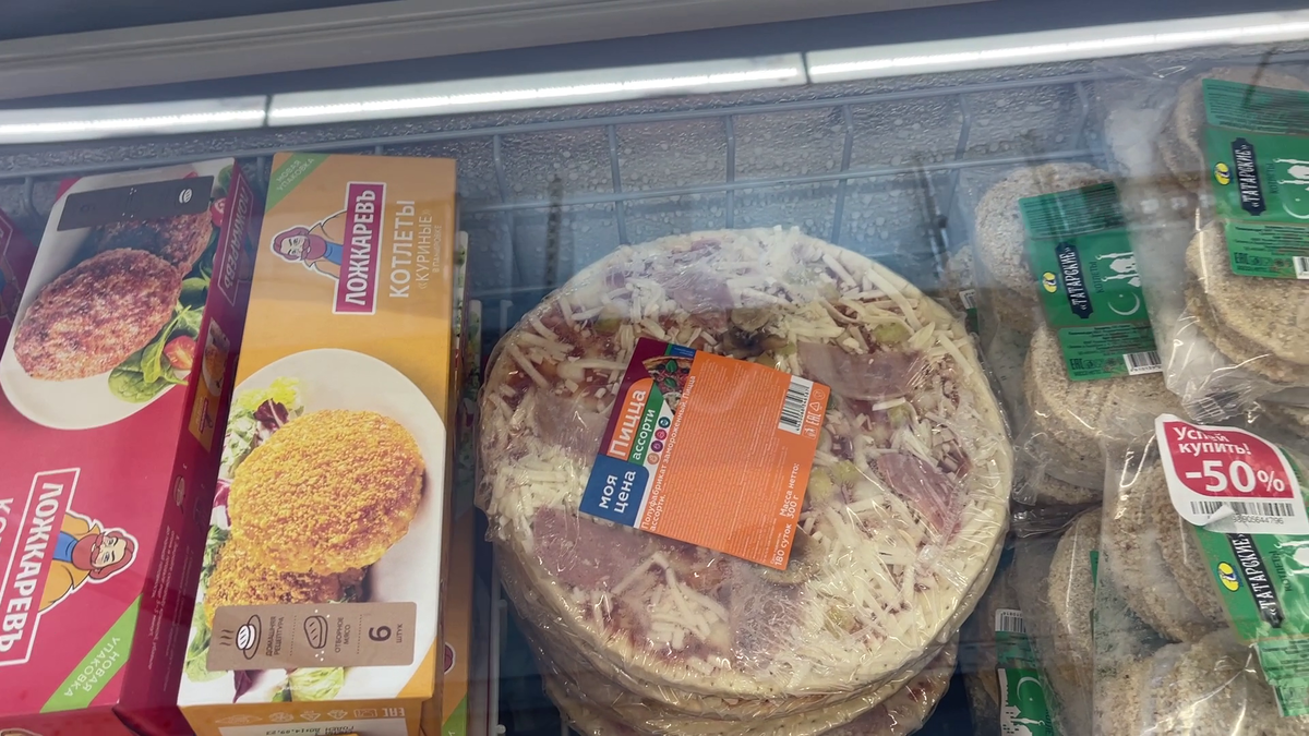 Что выбрать: пицца из магазина за 75 рублей или ресторанная за 560?