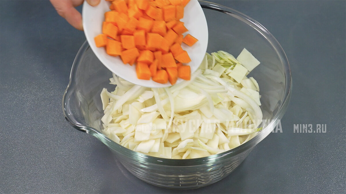 Ленивый ужин: запеченные овощи с фрикадельками за минуту