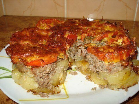 Сытный картофель под шубой: вкусный рецепт для домашнего угощения