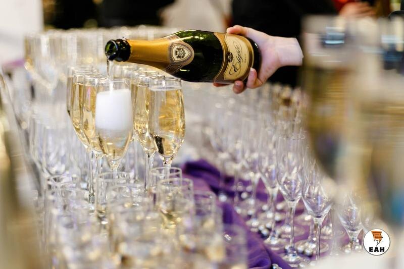 Почему стоит отложить покупку игристого вина до Нового года