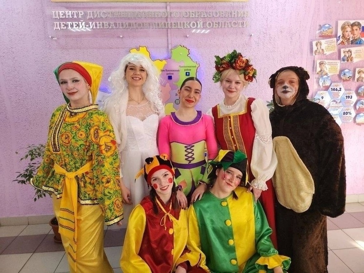 Масленица с душой: студенты колледжа искусств организовали праздник для особенных детей