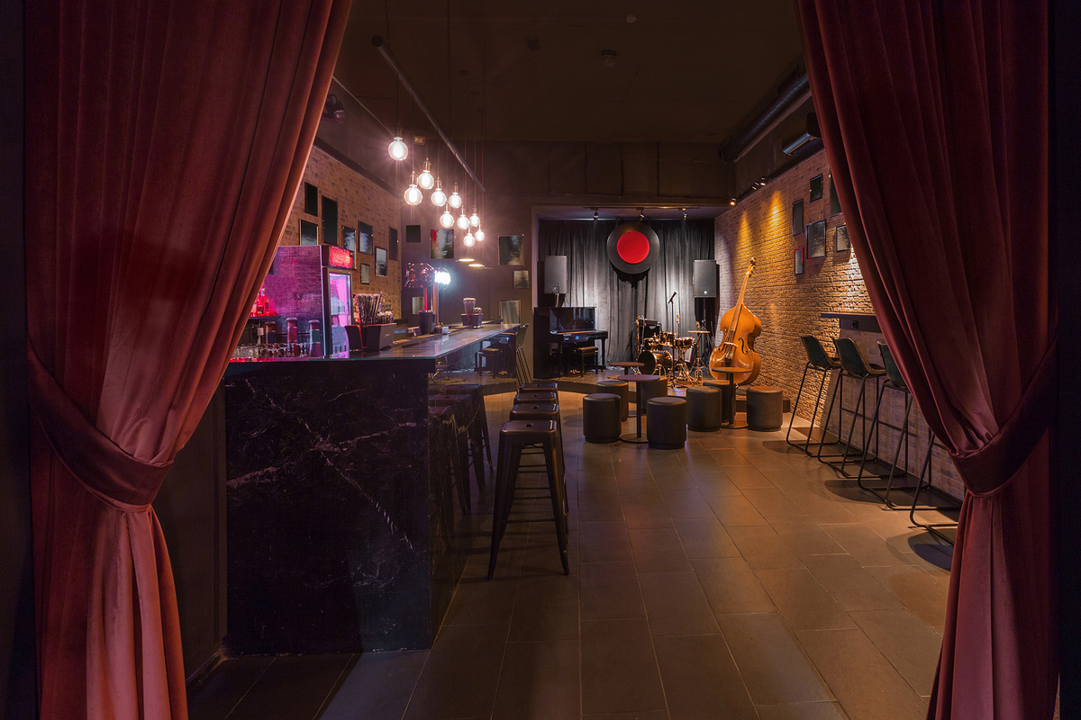 Рестораны под прицелом: как музыка влияет на бизнес и почему владельцы платят за плейлисты