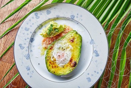 Ароматное сердце: авокадо, жаренное с яйцом