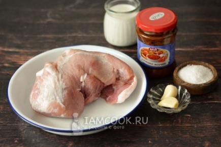 Как приготовить нежную свиную лопатку с румяной корочкой: секрет маринада и глазури