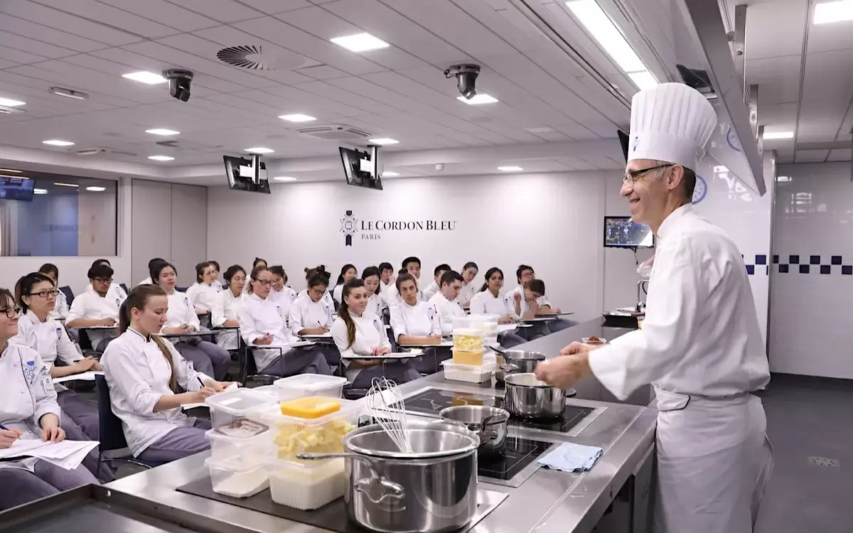Как Le Cordon Bleu сформировала мировую кулинарию через строгую школу и многолетнюю традицию