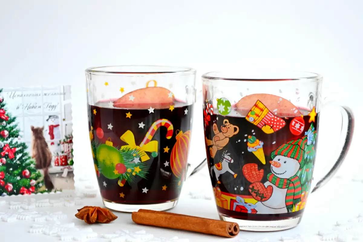 Глинтвейн для всей семьи: согревающие рецепты на зимние праздники