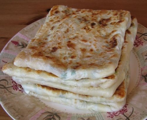 Плацинды с творогом, брынзой и зеленью: угощение, которое завоюет ваше сердце