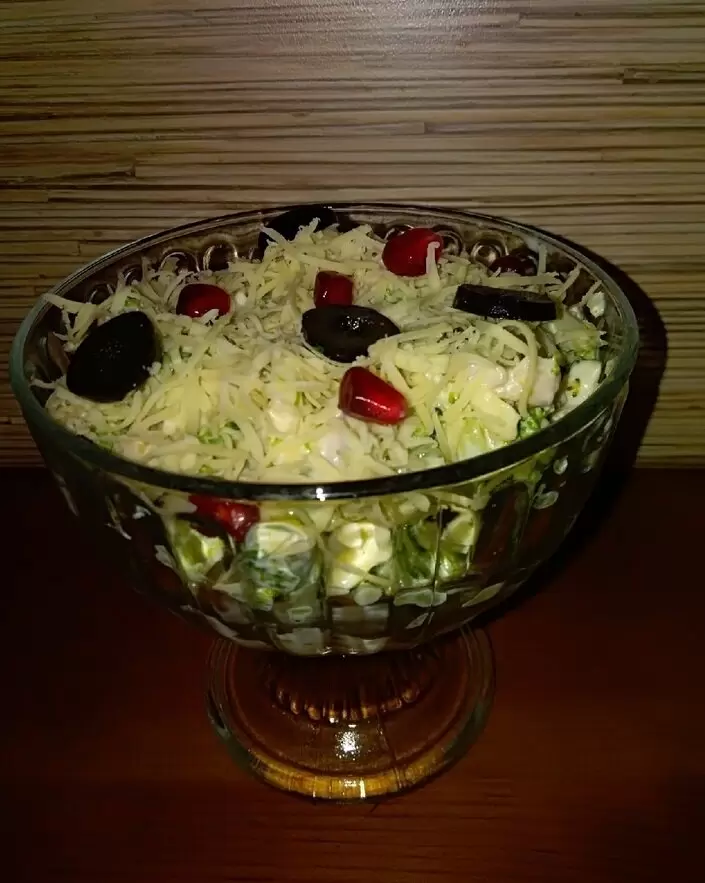 Салат 'Брок-ко-ко': идеальное решение для внезапных гостей