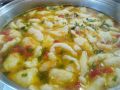Теплый суп с клёцками: простое и вкусное угощение