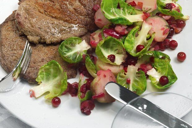Изысканная печень с шалфеем и клюквой — гармония вкусов на вашем столе
