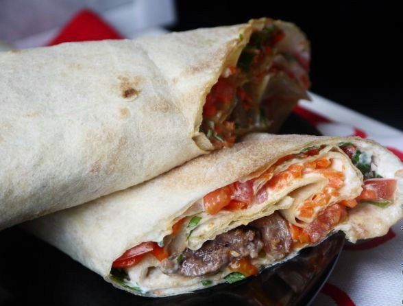 Рулет из лаваша с мясом — гастрономическое наслаждение
