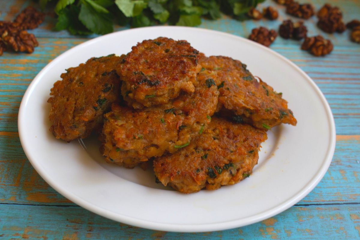 Ароматные чечевичные котлеты с грецкими орехами: простота и вкус в одном блюде